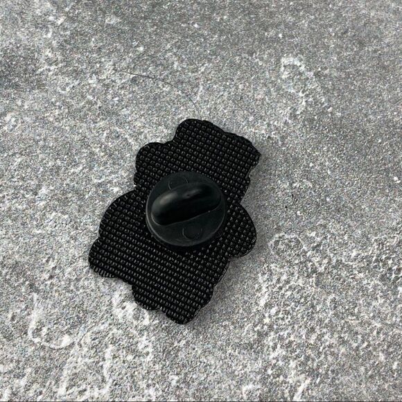 Royal Hello Kitty Enamel Pin/ Brooch Lapel - Picture 5 of 6